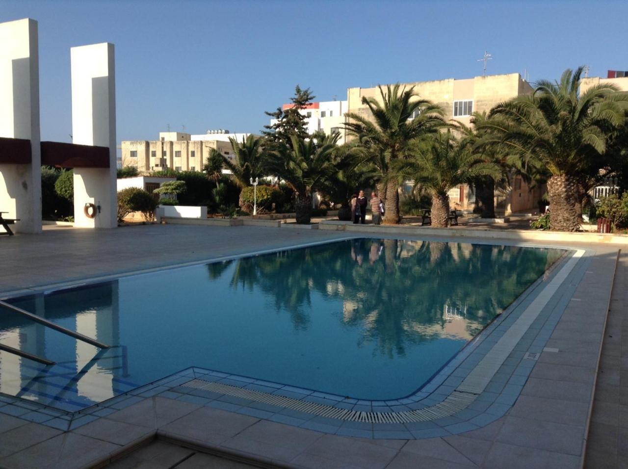 Seafront Apartment With Pool San Pawl il-Baħar Kültér fotó